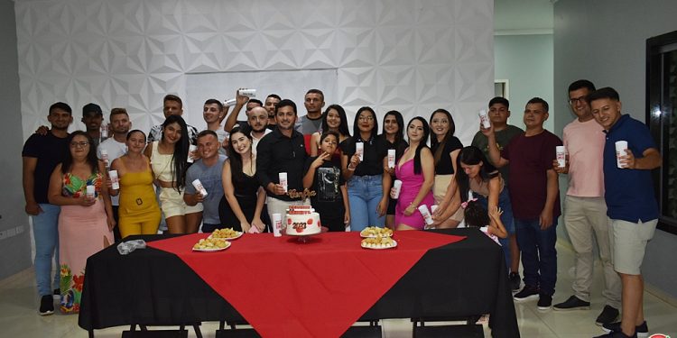Churrascaria No Limite celebra ano de sucesso com noite de confraternização e amigo secreto