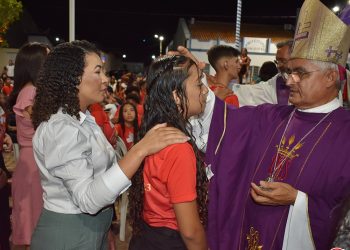 Celebração de Crisma Emociona Jovens em Paulistana