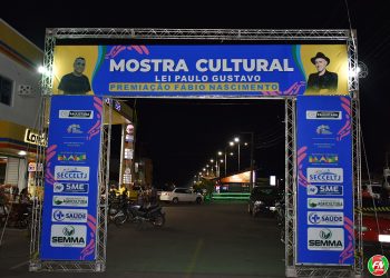 Celebração cultural ilumina a praça de eventos: Mostra ‘Fábio Nascimento – Lei Paulo Gustavo’ homenageia talentos locais