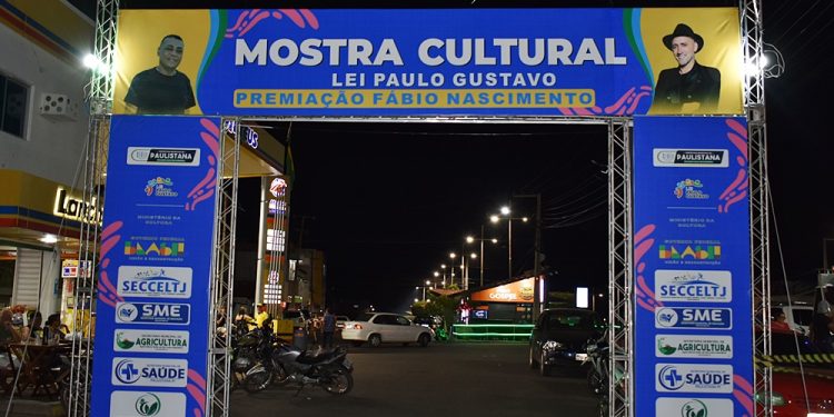 Celebração cultural ilumina a praça de eventos: Mostra ‘Fábio Nascimento – Lei Paulo Gustavo’ homenageia talentos locais