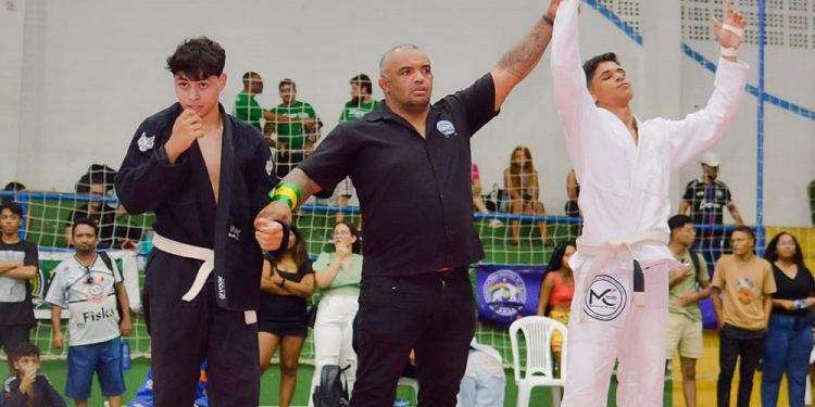 Talentoso Atleta Kaique, de 16 Anos, conquista o título de campeão Leve Juvenil no Campeonato Pernambucano de Jiu-Jitsu em Petrolina