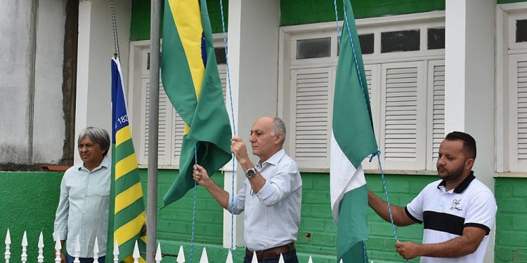Celebração dos 85 anos de Paulistana tem início com solenidade de hasteamento das bandeiras