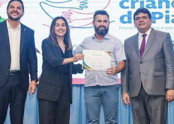 Prefeito Gd recebe certificado de investimento em educação infantil durante anúncio de novas ações no Piauí