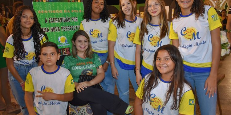 Exposição ‘Arte por Consciência’ no Colégio Mérito Encanta com Tributo à Herança Cultural e Diversidade