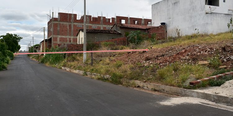 Vende-se este terreno em Paulistana