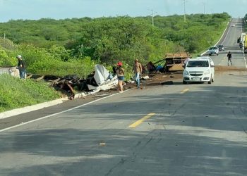 Tragédia: Acidente fatal na BR-407 próximo ao povoado de Pau Ferro (PE) deixa duas vítimas piauienses