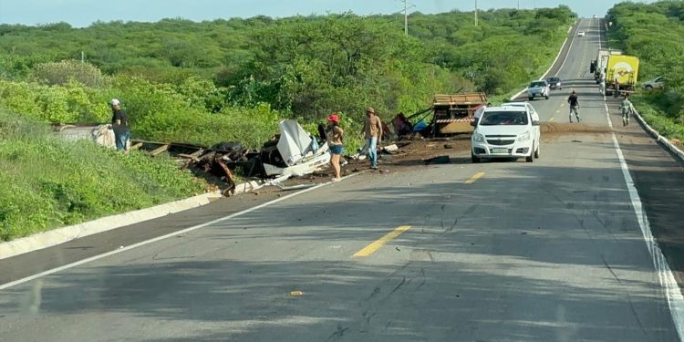 Tragédia: Acidente fatal na BR-407 próximo ao povoado de Pau Ferro (PE) deixa duas vítimas piauienses