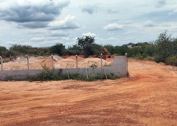 Oportunidade Única! Terreno à Venda nas Margens da BR 407, Próximo ao Novo Estádio de Paulistana!