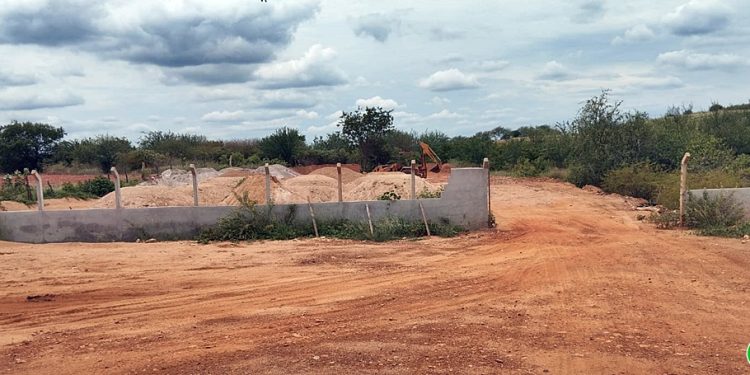 Oportunidade Única! Terreno à Venda nas Margens da BR 407, Próximo ao Novo Estádio de Paulistana!