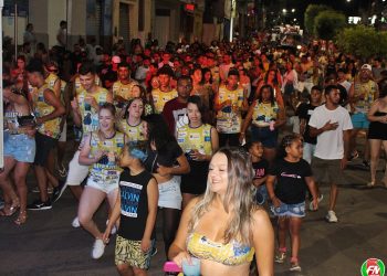 Bloco Al-Kaida e Tô na Farra agitam Paulistana no primeiro dia de carnaval