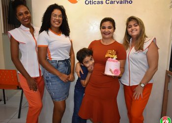 Celebrando a Vida: Aniversário de Edineide Carvalho