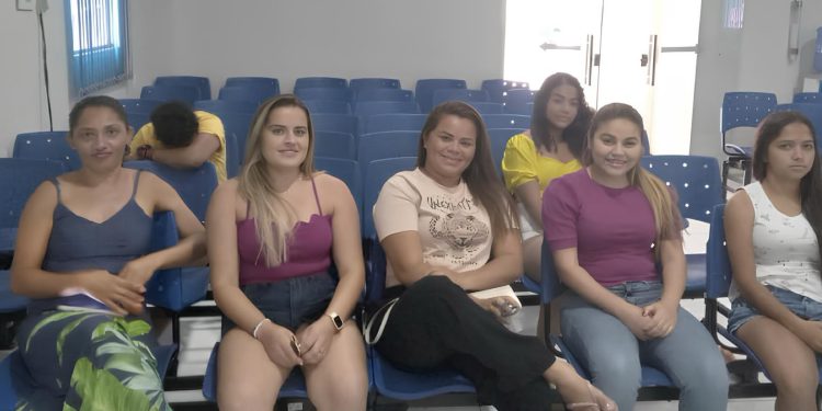Primeira Reunião da Seleção Patoense Feminina: Apoio e Entrega de Materiais Esportivos