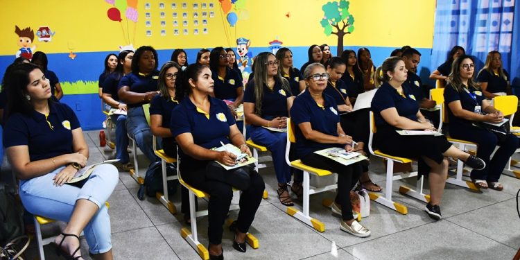 Colégio Mérito adota PEI para inclusão de alunos com necessidades especiais, promovendo educação personalizada e de qualidade.