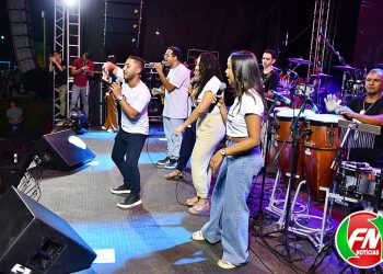 Show de Fé e Louvor Marca Noite de Alegria e Devoção