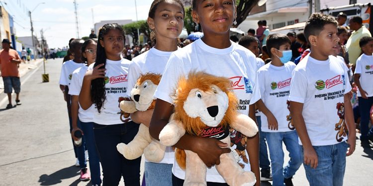 Desfile Cívico em Paulistana Celebra Independência do Brasil com Participação de Escolas Municipais, Estaduais e Federais