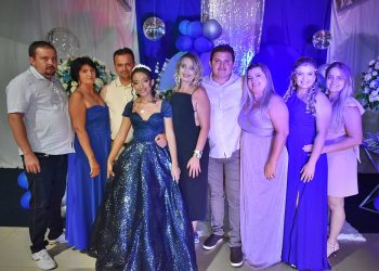 Elegância e Emoção: Francinny Celebra Seus 15 Anos com Festa Inesquecível
