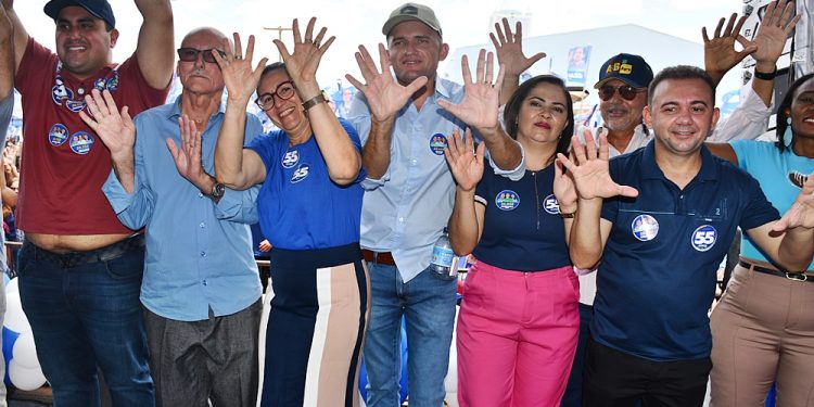 Com a presença de Georgiano Neto, Gilmar Macedo lidera grande carreata e comício de encerramento em Queimada Nova