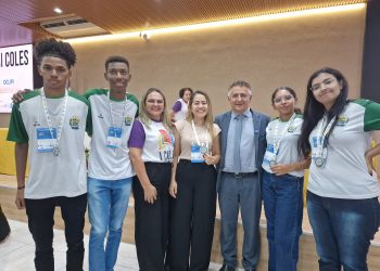 Durante Congresso Nacional de Letramentos, projeto desenvolvido por professora e estudantes do Ceti Paulistana fica entre os 10 melhores do estado e garante medalha de prata na OCLIPI. O projeto ganhou em 1º Lugar o “Selo Escola Inclusiva”.
