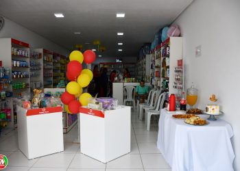 Aquino Farma celebra 1º aniversário com clientes e eventos especiais