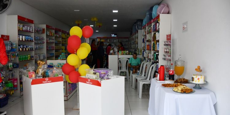 Aquino Farma celebra 1º aniversário com clientes e eventos especiais