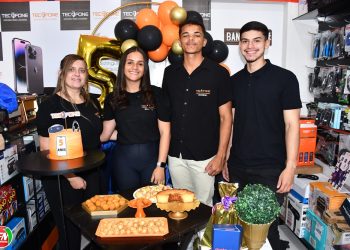 Hoje foi comemorado o 5º aniversário da Tec Fone com um belíssimo café da manhã e uma manhã repleta de alegria! A celebração reuniu clientes, parceiros e amigos da loja, que foram recebidos com um café da manhã especial para marcar os cinco anos de sucesso e dedicação da Tec Fone em oferecer produtos e assistência de alta qualidade.