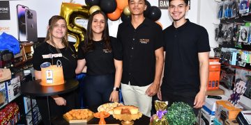 Hoje foi comemorado o 5º aniversário da Tec Fone com um belíssimo café da manhã e uma manhã repleta de alegria! A celebração reuniu clientes, parceiros e amigos da loja, que foram recebidos com um café da manhã especial para marcar os cinco anos de sucesso e dedicação da Tec Fone em oferecer produtos e assistência de alta qualidade.