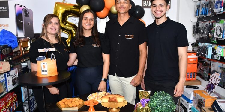 Hoje foi comemorado o 5º aniversário da Tec Fone com um belíssimo café da manhã e uma manhã repleta de alegria! A celebração reuniu clientes, parceiros e amigos da loja, que foram recebidos com um café da manhã especial para marcar os cinco anos de sucesso e dedicação da Tec Fone em oferecer produtos e assistência de alta qualidade.