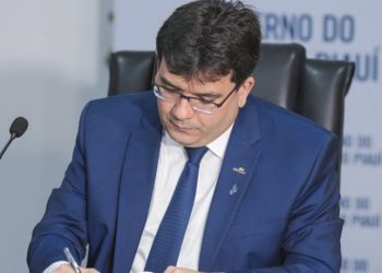 O Governador Rafael Fonteles anunciou, na manhã da terça-feira (15), através de suas redes sociais, a realização de um concurso público com 4.000 vagas para professores efetivos da rede estadual de ensino. O certame será realizado em 2025, com a previsão de convocar 2.000 profissionais de imediato.