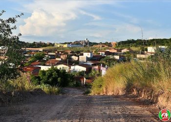 Dois terrenos com dimensões de 10×37 metros estão disponíveis para venda no bairro do Alto Vistoso, em Paulistana. Localizados naa proximidades da residência de Josafá Machado, os terrenos oferecem uma vista deslumbrante do açude Ingazeira, proporcionando uma atmosfera tranquila e serena para quem deseja desfrutar da vida na cidade.