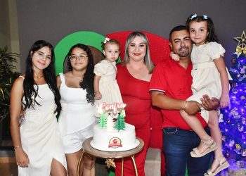 Natal em Equipe: Marina e Gabriel Brindam ao Sucesso do Delícias do Sítio!
