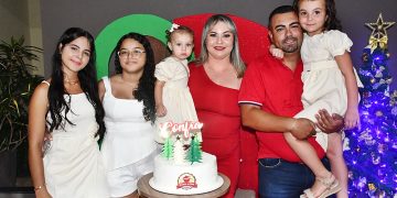 Natal em Equipe: Marina e Gabriel Brindam ao Sucesso do Delícias do Sítio!