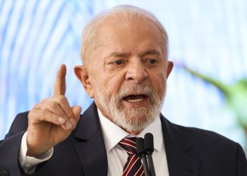 Lula sanciona regra que limita crescimento do salário mínimo a 2,5% da inflação