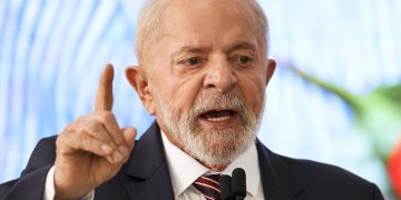 Lula sanciona regra que limita crescimento do salário mínimo a 2,5% da inflação