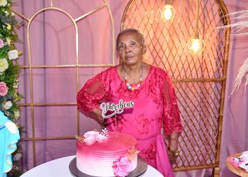 Dona Mariinha celebra 83 anos com missa, jantar especial e música ao vivo