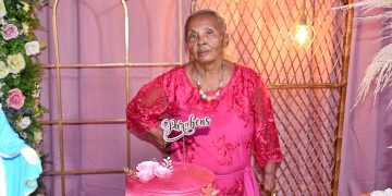 Dona Mariinha celebra 83 anos com missa, jantar especial e música ao vivo