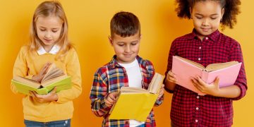 O Ministério da Educação (MEC) pagará, a partir de terça-feira (25), a parcela de R$ 1 mil do Pé-de-Meia a estudantes que participam do programa e que concluíram um dos três anos do ensino médio regular em escola pública em 2024. Os pagamentos dessa parcela de incentivo à conclusão do curso seguem até quinta-feira (27), de acordo com a série dos estudantes.