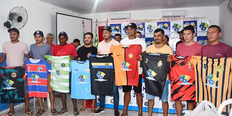 Entrega de Uniformes para os Times do Campeonato Municipal de Patos do Piauí