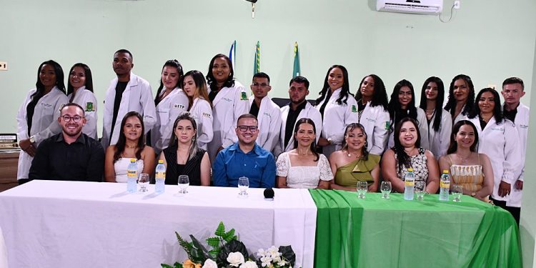 Cerimônia do Jaleco emociona alunos da ETP Paulistana