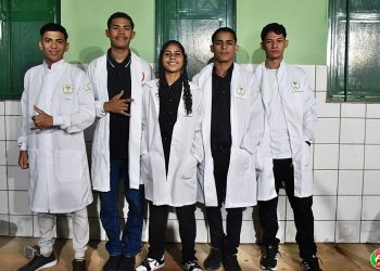 Cerimônia do Jaleco marca momento especial para estudantes do CETI Lucinete Santana