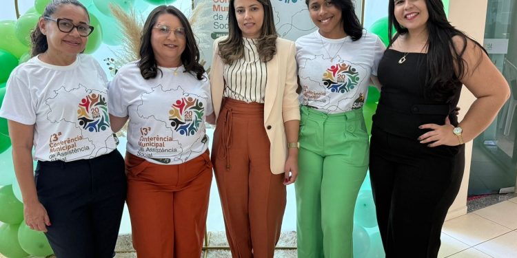 Na manhã desta quinta-feira, a Secretaria de Assistência Social de Paulistana realizou a 13ª Conferência Municipal de Assistência Social, com o tema “20 anos do SUAS: construção, proteção e resistência”. O evento aconteceu na sede da Secretaria de Educação e contou com a presença da Primeira Dama e Secretária de Assistência Social, Marileide, do Vice-Prefeito Rubmário, da Secretária de Saúde Tamara Tayná e da Vereadora Noeli. As palestras foram conduzidas por Valdênia Costa e Shelda Magalhães, fortalecendo o debate sobre os avanços e desafios da política de assistência social no município.