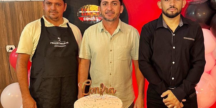 Confraternização reúne funcionários e amigos na Churrascaria e Pizzaria No Limite