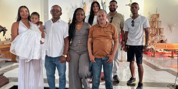 Batizado marca momento de fé na vida da pequena Ágatha Mariáh.