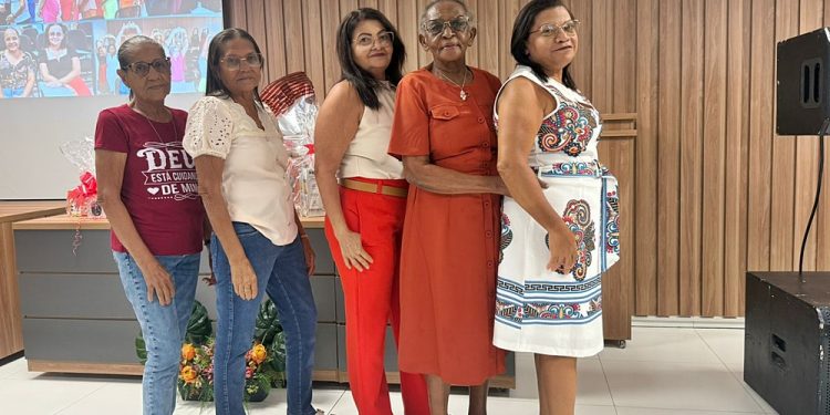 Na manhã de hoje, o Paulistana Prev foi palco de um momento especial de reconhecimento, carinho e gratidão: a comemoração pelo Dia do Aposentado.