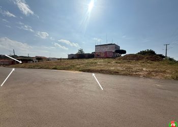 📍 Terreno à venda com 900m², em localização estratégica, com acesso à BR-407, Rua Milton Aguiar e Rua Manuel Rodrigues do Ó.Ideal para investimento ou construção, com excelente visibilidade e potencial de valorização.