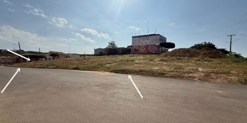 📍 Terreno à venda com 900m², em localização estratégica, com acesso à BR-407, Rua Milton Aguiar e Rua Manuel Rodrigues do Ó.Ideal para investimento ou construção, com excelente visibilidade e potencial de valorização.