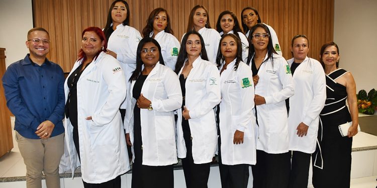 Cerimônia do Jaleco marca momento especial para alunos do curso técnico em enfermagem da ETP em Paulistana