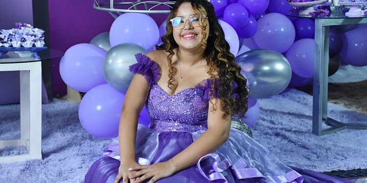 Bianca Vitória celebra seus 15 anos em uma noite deslumbrante