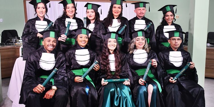 🎓 ETP celebra emocionante Colação de Grau da Enfermagem em Paulistana
