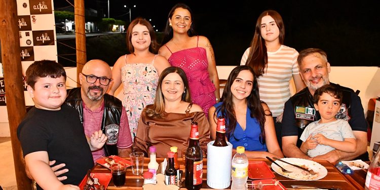 Foi inaugurada na última sexta-feira 8 de maio, em Acauã, a mais nova açaíteria e petiscaria da cidade: a Gelo e Brasa! 🔥🍢🍧